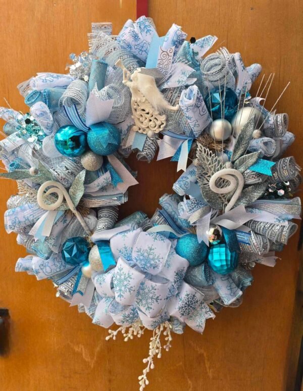 Trumpet Angel Winter Wreath